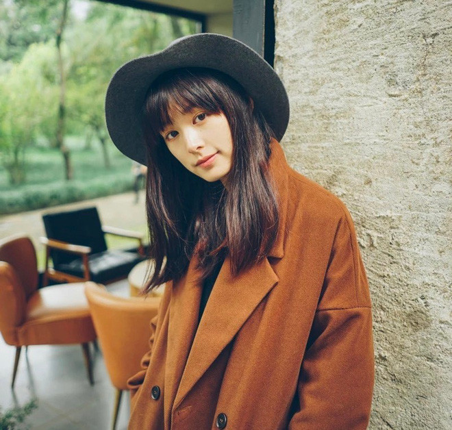 Cùng xem thêm những hình ảnh khác của cô bạn Trung Quốc và đặc sản cằm vuông siêu xinh