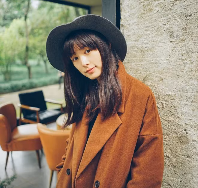 Cùng xem thêm những hình ảnh khác của cô bạn Trung Quốc và đặc sản cằm vuông siêu xinh