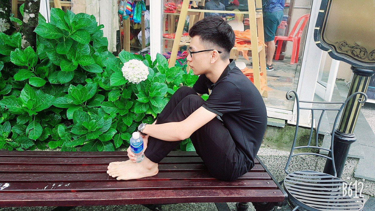 Theo nhiều dân mạng, du lịch một mình là điều gì đó vô cùng chán vì đến một thành phố lạ, bạn chẳng quen biết ai và nếu có những người bạn đi cùng, bạn sẽ thấy mình không lạc lõng.