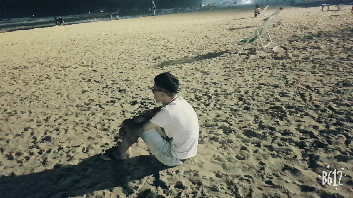 Đây là những bức ảnh trong chuyến du lịch một mình của nickname Nguyễn Xuân Huy đã đăng lên MXH kèm theo đó là lời chia sẻ: ''Khi bạn đi du lịch một mình'' khiến mọi người tò mò không hiểu ai đã chụp ảnh cho cậu ta.