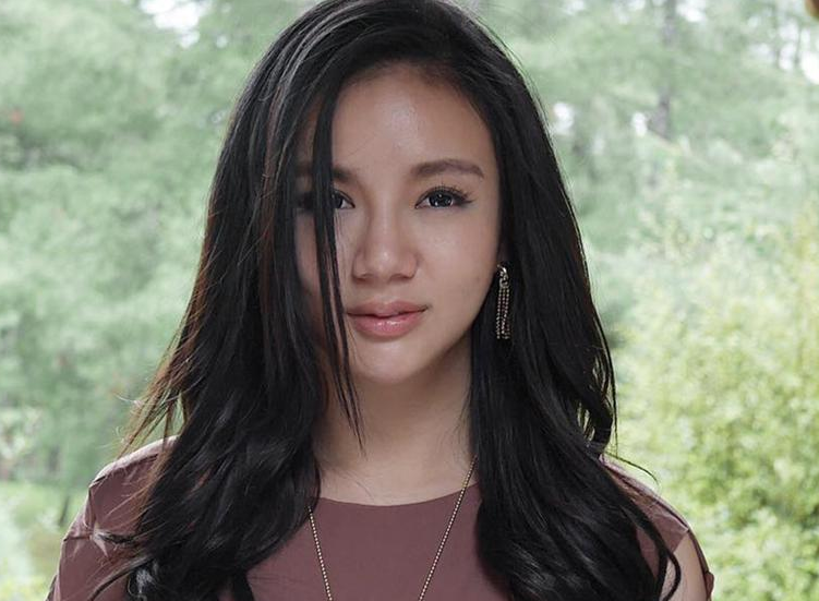 Hình ảnh của Kim Lim thường xuyên xuất hiện trong hội nhóm con nhà giàu châu Á và các tạp chí thời trang danh tiếng ở Singapore.