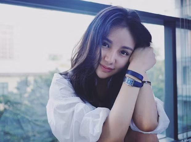 Xuất thân từ gia đình bề thế, ái nữ của ông chủ CLB bóng đá Valencia có cuộc sống của xa hoa, sang chảnh đáng mơ ước.