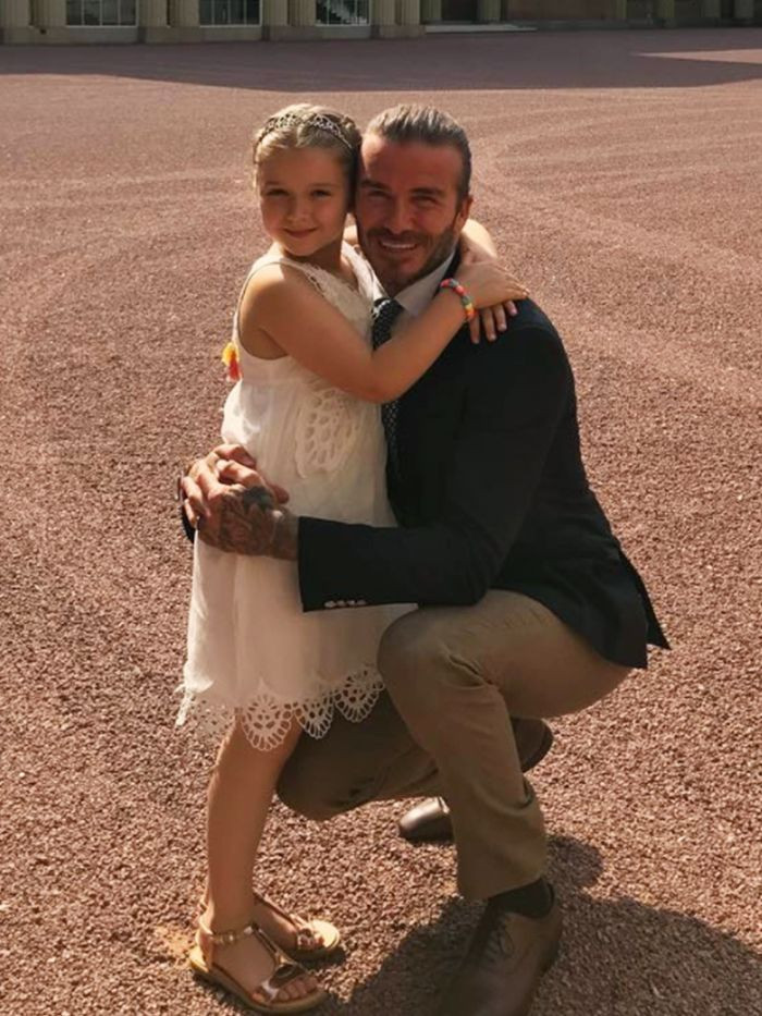 Harper Seven Beckham (sinh năm 2011) là con gái út của David Beckham và Victoria Beckham. Cô bé có bố là cựu cầu thủ bóng đá chuyên nghiệp, đồng thời là chủ sở hữu của CLB Inter Miami và mẹ là nhà thiết kế thời trang lẫy lừng.