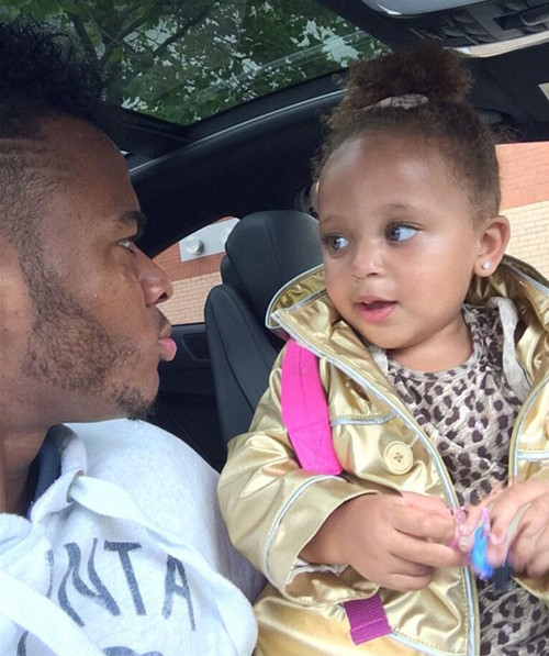 Năm 2011, Raheem Sterling khiến báo giới choáng váng khi "làm chuyện người lớn" với Melissa Clarke và lên chức cha ở tuổi 17.