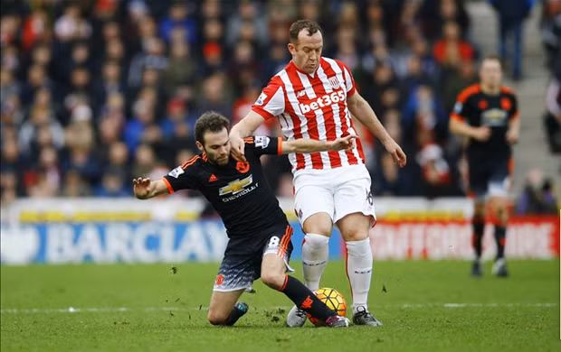 Đây là tuần thứ 3 liên tiếp Juan Mata lọt vào danh sách mà không một cầu thủ nào ở giải Ngoại hạng Anh đứng vào. Nhìn vào Mata NHM sẽ thấy minh chứng rõ nét nhất cho phong độ của United.