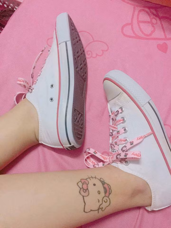 Cô nàng tên Nhi Kitty còn táo bạo hơn xăm chính nhân vật mình phát cuồng lên cơ thể. Ảnh sử dụng trong bài: FBNV.