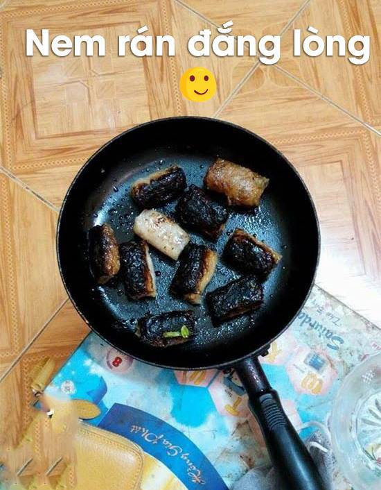 Rán nem tưởng chừng như công việc khá đơn giản trong hàng trăm công thức nấu ăn. Nhưng vẫn còn đó, các chị em dành cả tuổi thanh xuân để rán nem, nhưng thân nem vừa cháy lại vừa hao dầu.