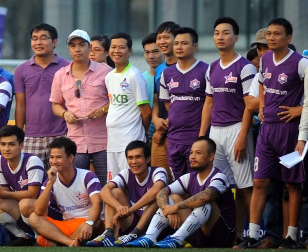 Mặc dù không trực tiếp vào sân thi đấu, thế nhưng sự có mặt của Trần Lập như tiếp lửa cho anh, em nghệ sĩ trong sân thi đấu. Ảnh: Infonet.vn