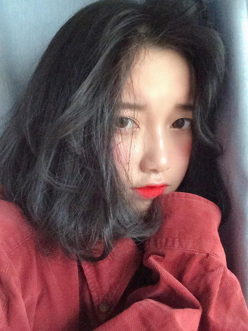 Nổi tiếng từ bức ảnh ghép khoảnh khắc biểu cảm, Hà Vi được cộng đồng mạng yêu thích và chia sẻ. Trong hình: Vi cười, Vi bĩu môi, Vi hờn dỗi, Vi liếc mắt khi vừa make-up xong.