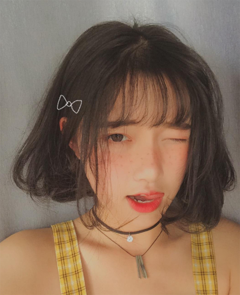 Hà Vi chỉ chăm chút cho bản thân, một chút make-up nhẹ nhàng, quần áo theo phong cách trẻ trung, năng động là cô nàng này đã lột xác.