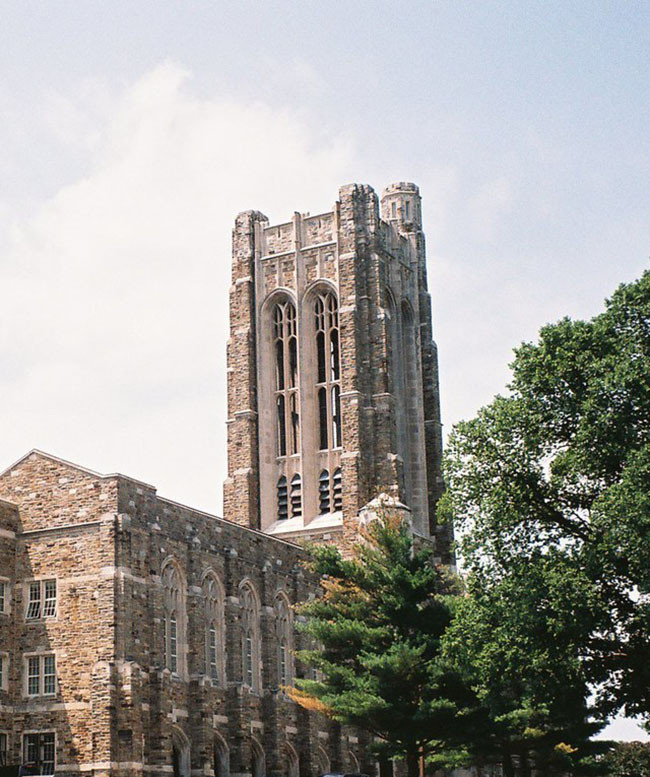 Trường trung học Maryland, Baltimore: Đây là một trường trung học, có biệt danh trìu mến "Lâu đài trên Đồi". Trường có những học sinh đầu tiên vào năm 1839, sau đó trường được sửa chữa và phát triển thêm với kiến trúc kiểu Gothic và được mở cửa vào năm 1875.