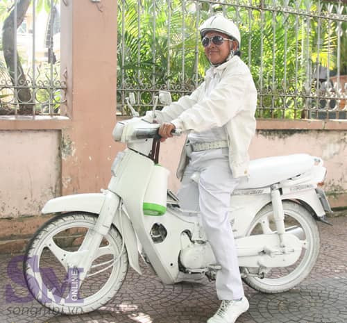 Mới đây trên MXH, những bức ảnh về sự trùng hợp về màu sắc trên dưới như một của các nhân vật đã được ghi lại và chia sẻ rộng rãi.