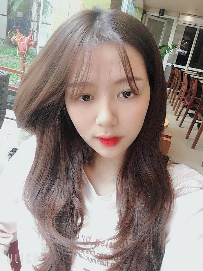 Khoảnh khắc xinh đẹp của Linh Chi sau đó được một trang tin Hàn Quốc đăng tải lại với tiêu đề "Công chúa ngủ trong bệnh viện".