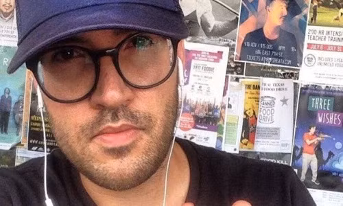 Ban gai xem phim mai nhan tin, nguoi dan ong kien doi tien ve