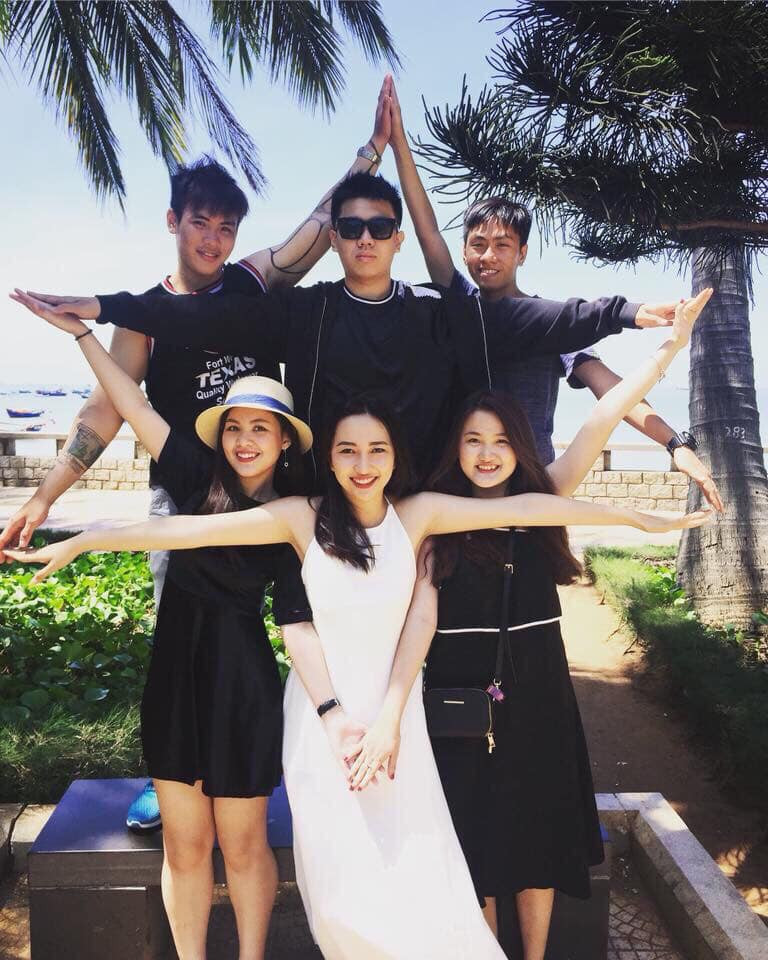 Khá nhiều gương mặt, trai xinh, gái đẹp góp mặt trong trào lưu chụp ảnh mới.