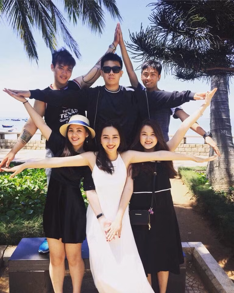 Khá nhiều gương mặt, trai xinh, gái đẹp góp mặt trong trào lưu chụp ảnh mới.