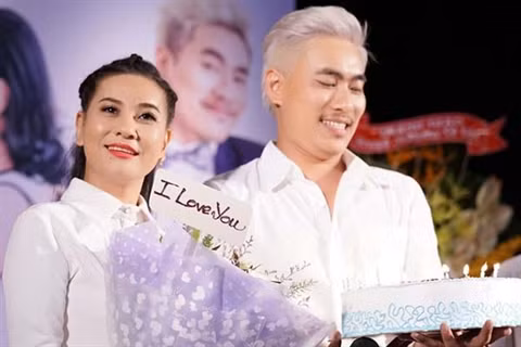 He lo 2 nguoi dan ong kem tuoi di qua cuoc doi Cat Phuong