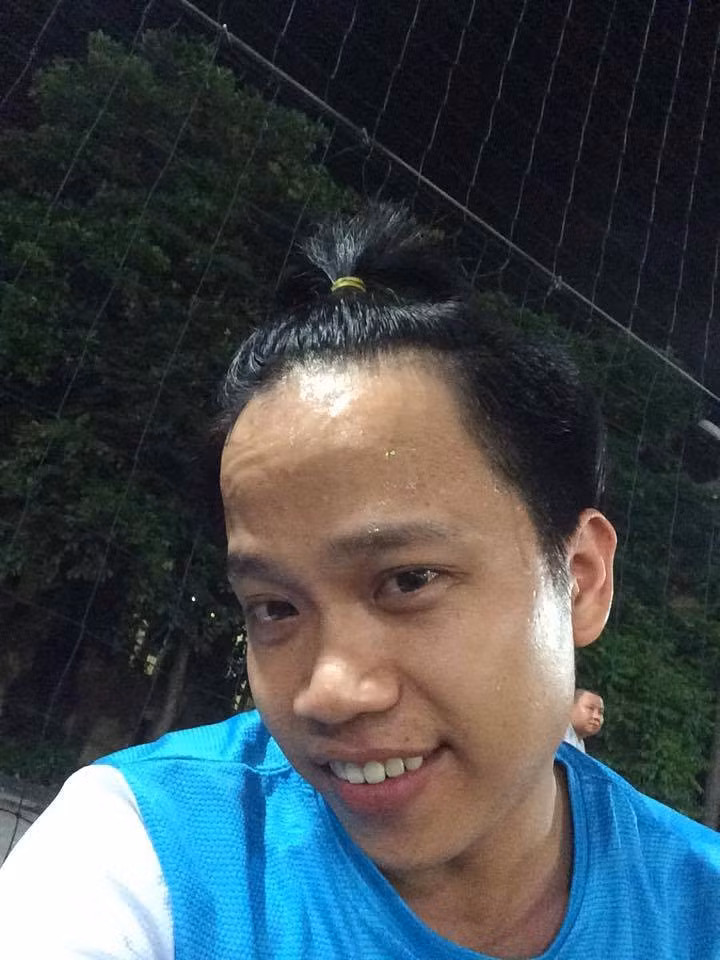 Bằng “lùn” bảo từ bé ước mơ làm diễn viên hài. Nhưng thân hình bé nhỏ chỉ cao 152cm, lại xấu xí. Nên Bằng nguyện làm diễn viên hài trong lòng bạn bè. Trên trang cá nhân của anh chàng này chẳng bao giờ thiếu những hình ảnh cười ra nước mắt. Ảnh: FBNV.