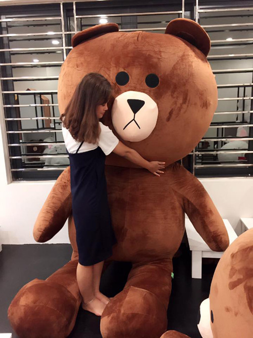 Mặc dù là quán cafe thiết kế khá cầu kỳ nhưng giá cả ở Alone Coffee được đánh giá là hợp lý, vừa túi tiền với các bạn học sinh sinh viên.