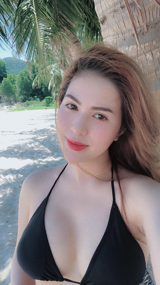 Hương Trần sinh năm 1989, sở hữu gương mặt xinh đẹp sắc sảo không thua kém các hot girl.