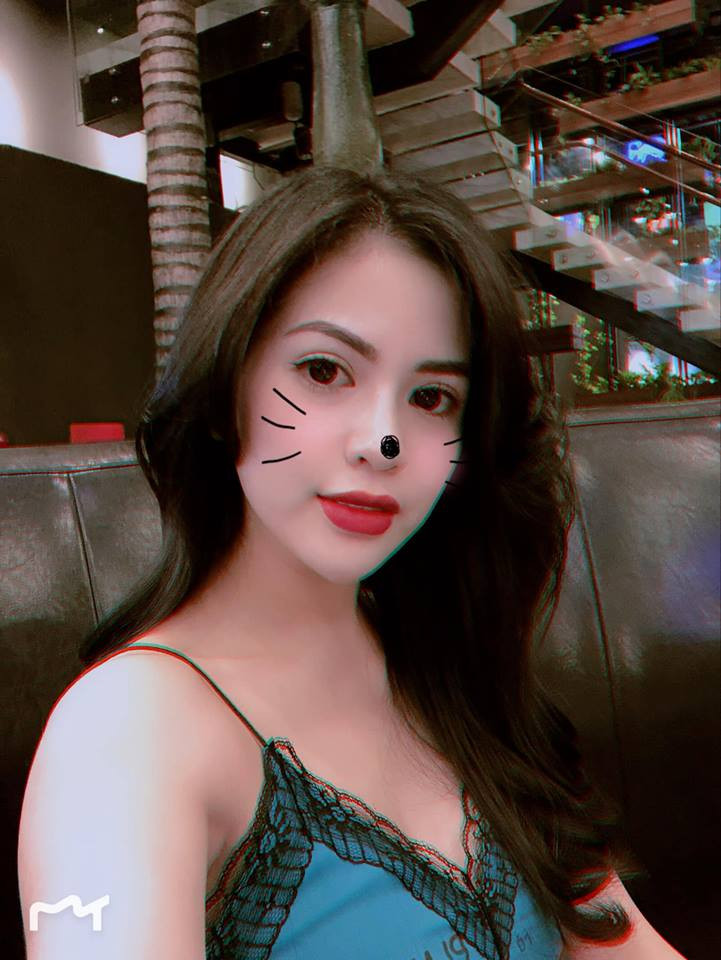 Hot girl 8X Hương Trần nhận nhiều sự quan tâm của bạn bè, dân mạng sau khi chính thức chia sẻ về việc ly hôn.