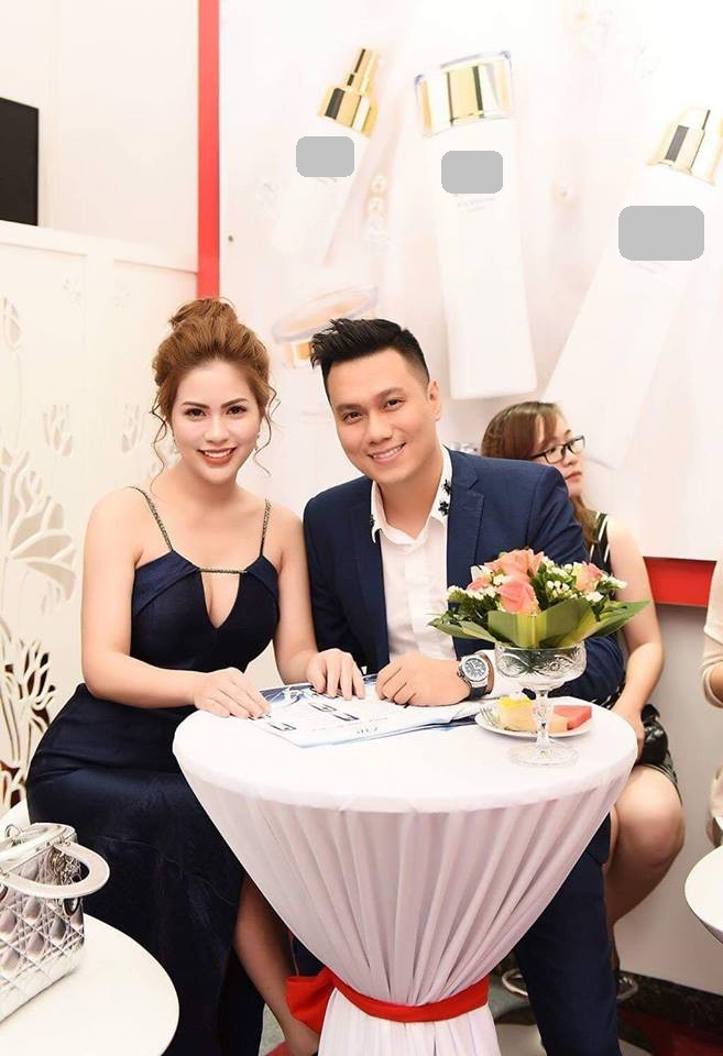 Sau nhiều đồn đoán rạn nứt tình cảm, diễn viên Việt Anh và người vợ thứ hai - là hot girl Hương Trần cũng chính thức xác nhận chuyện ly hôn. Đây là câu chuyện khiến báo giới tốn nhiều giấy mực và thu hút sự quan tâm của NHM.