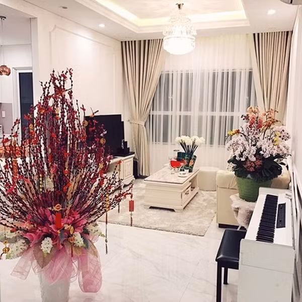 Bên cạnh đó, Angela Phương Trinh cũng đã tự mua được một ngôi nhà khang trang tại TP. Hồ Chí Minh, nơi cô và em gái đều đang sinh sống. Ảnh sử dụng trong bài: FBNV.