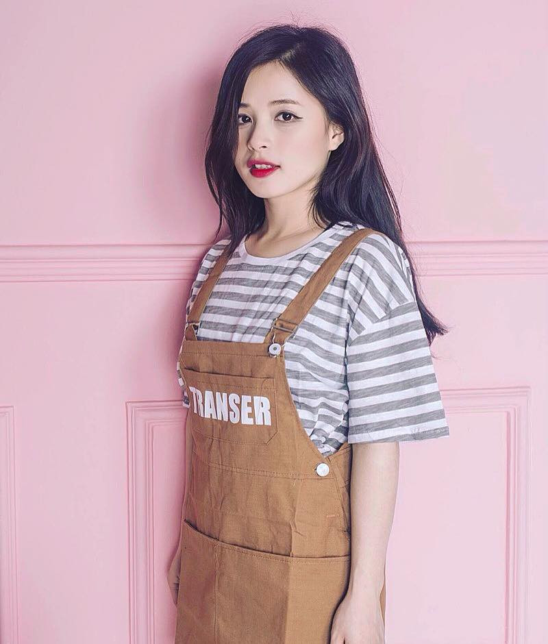 Sau nghi án hẹn hò với tuyển thủ U23 Việt Nam - Nguyễn Trọng Đại, trang cá nhân của Hương Thảo đã nhanh chóng tăng vọt về số lượng người theo dõi, cô nàng hiện có hơn 173 ngàn lượt follow.