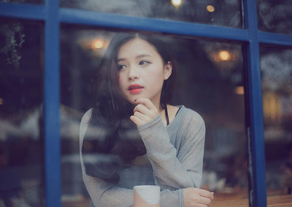 Sở hữu nét đẹp nhẹ nhàng và khá ngọt ngào, Hương Thảo từng “ẵm” giải Gương mặt khả ái tại cuộc thi Hoa khôi ĐH Văn Hóa Hà Nội vào năm 2016.