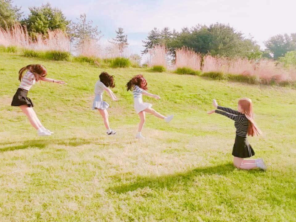 Một số bạn trẻ còn gắn thẻ và rủ bạn mình vào xem để cùng nhau thực hiện những bức ảnh cho lần đi du lịch cùng nhóm bạn sắp tới.