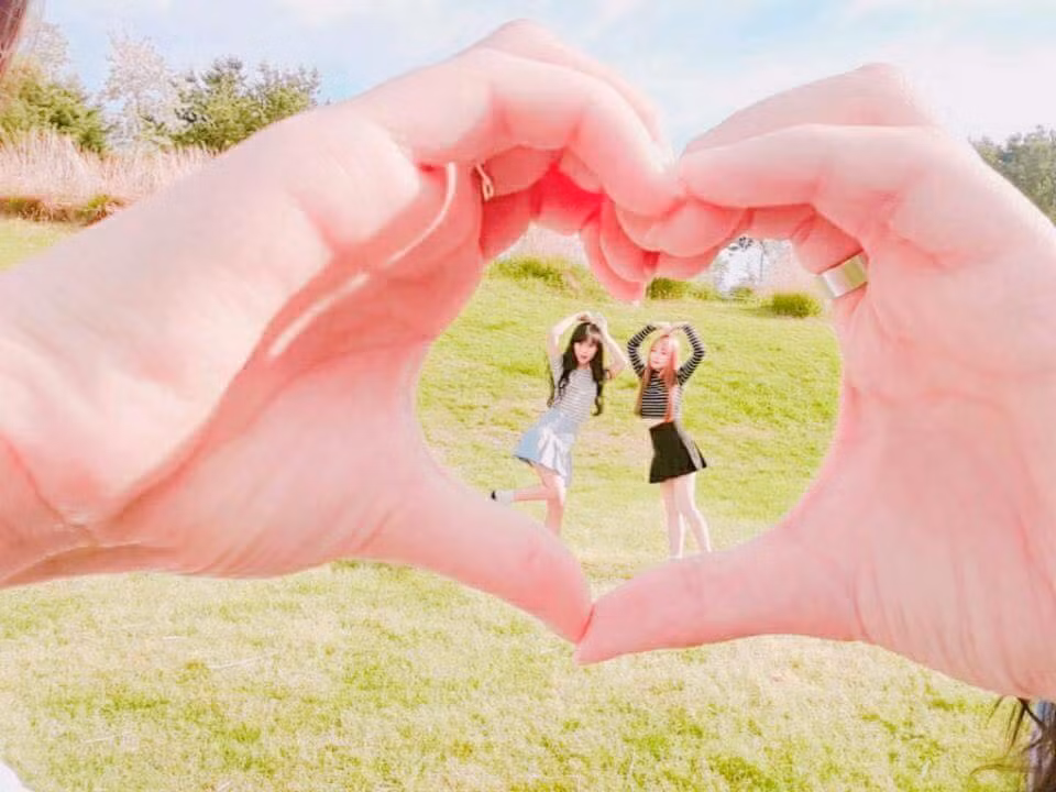 Đa phần các dân mạng đều hết lời khen ngợi vẻ đẹp của nhóm 4 cô gái trong bộ ảnh du lịch này và rất thú vị với sự lầy lội mà các cô bạn này tạo ra.