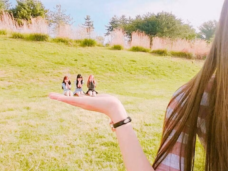 Nickname Lan Hương bình luận: "Sự lầy lội của những bức ảnh này khiến mình và nhóm bạn thực sự muốn xách va-li lên và đi ngay để rồi cùng nhau tạo ra những bức ảnh để đời".