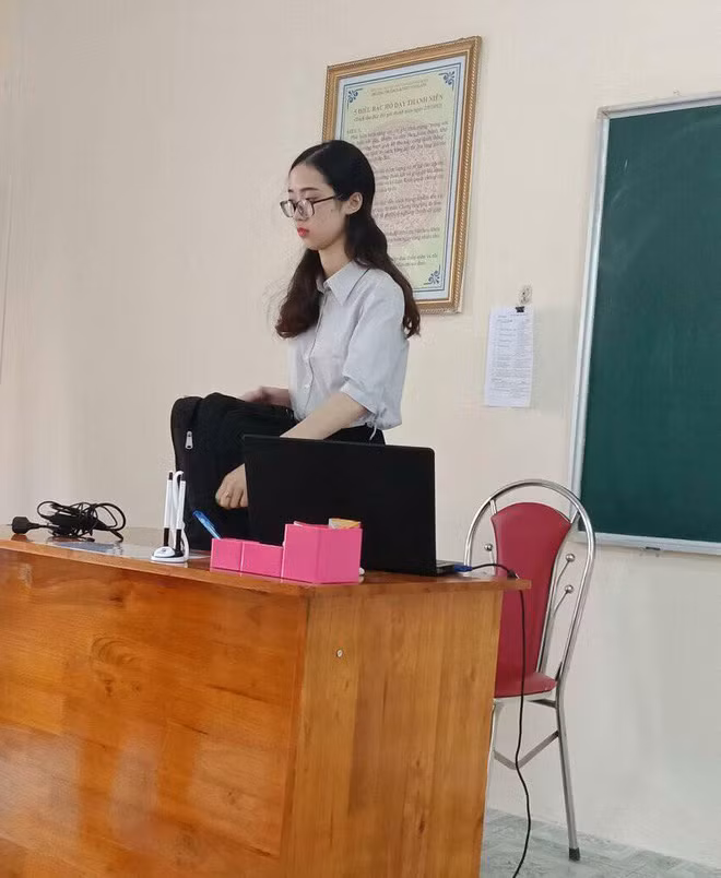 Vẻ ngoài nhỏ nhắn cùng với làn da trắng dễ thương Hà Duyên nhanh chóng chiếm cảm tình của nhiều người.