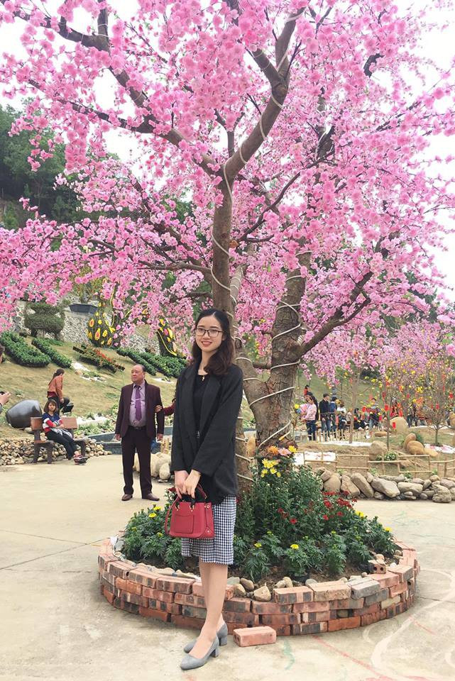 "Mình vẫn cố gắng hàng ngày để tự tin đứng trên bục giảng. Tiết học trôi qua vui vẻ, học sinh cảm thấy thích thú là mình vui nguyên ngày. Học sinh của mình cũng không còn quá nhỏ nữa, các em cũng nghịch ngợm nhưng kiểu đáng yêu chứ không kiểu phá phách đâu". Hà Duyên tâm sự.