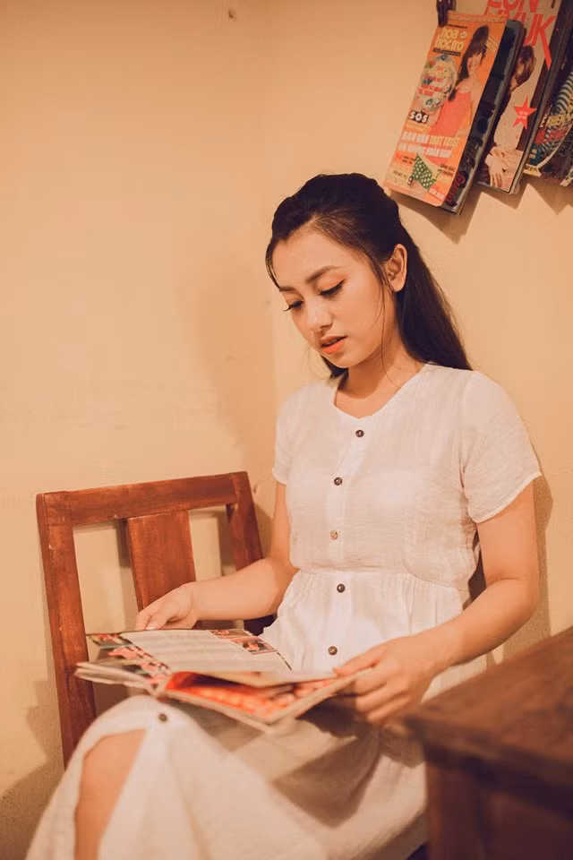 Thúy Quỳnh bồi hồi: "Từ khi 15 tuổi, Quỳnh vừa đi làm vừa đi học. Quỳnh còn nhớ như in những ngày vừa tan lớp đã được phụ huynh đón ở cổng trường và đưa đến Đài truyền hình. Sau một ngày dài học kiến thức, mình thấm mệt nhưng vẫn rất hứng thú với công việc này".