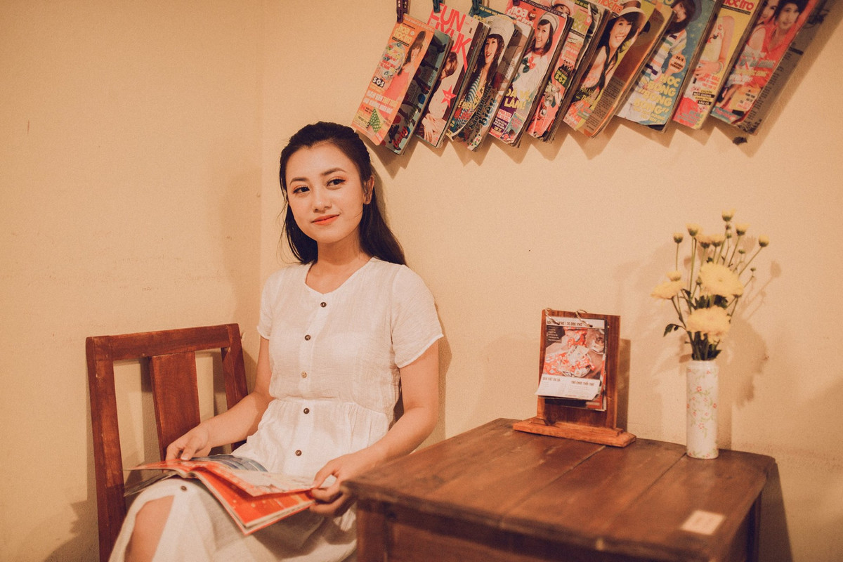 "Ngày đầu tiên ghi hình, Quỳnh phải đứng trên đôi giày cao gót 15 cm. Cả một ngày hôm đó chỉ quay được 3 số nhưng khi về nhìn thì chân đã rớm máu. Đến bây giờ những vết chai chân ấy vẫn còn và trở thành một phần ghi dấu kỷ niệm quá khứ khó quên". Thúy Quỳnh chia sẻ thêm.