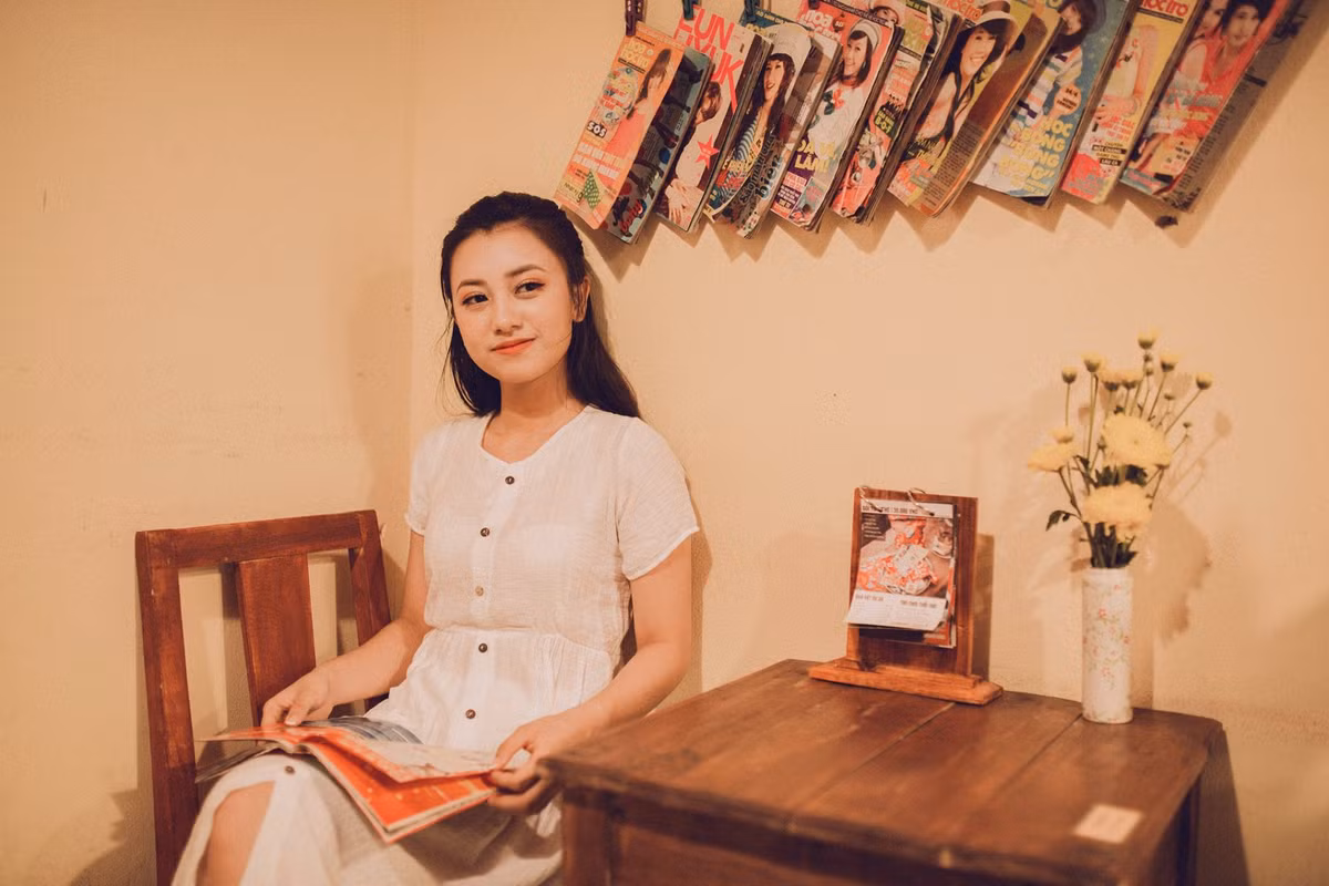 "Ngày đầu tiên ghi hình, Quỳnh phải đứng trên đôi giày cao gót 15 cm. Cả một ngày hôm đó chỉ quay được 3 số nhưng khi về nhìn thì chân đã rớm máu. Đến bây giờ những vết chai chân ấy vẫn còn và trở thành một phần ghi dấu kỷ niệm quá khứ khó quên". Thúy Quỳnh chia sẻ thêm.