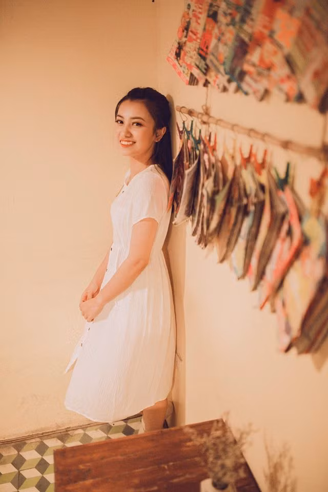 Cùng ngắm nhìn những hình ảnh cực đẹp của nữ MC VTV - Phạm Thúy Quỳnh với bộ ảnh "những ngày tháng Thanh xuân" phối hợp với cặp đôi nhiếp ảnh gia trẻ Khắc Tiệp - Trần Ngọc Tiến.