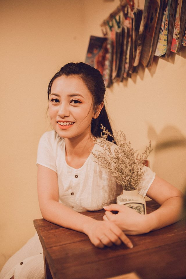 Đảm đương nhiều vai trò, Thúy Quỳnh được nhiều người nhận xét là cô gái vừa có sắc, vừa có tài và là mẫu bạn gái hiện đại trong mắt nhiều bạn trẻ.