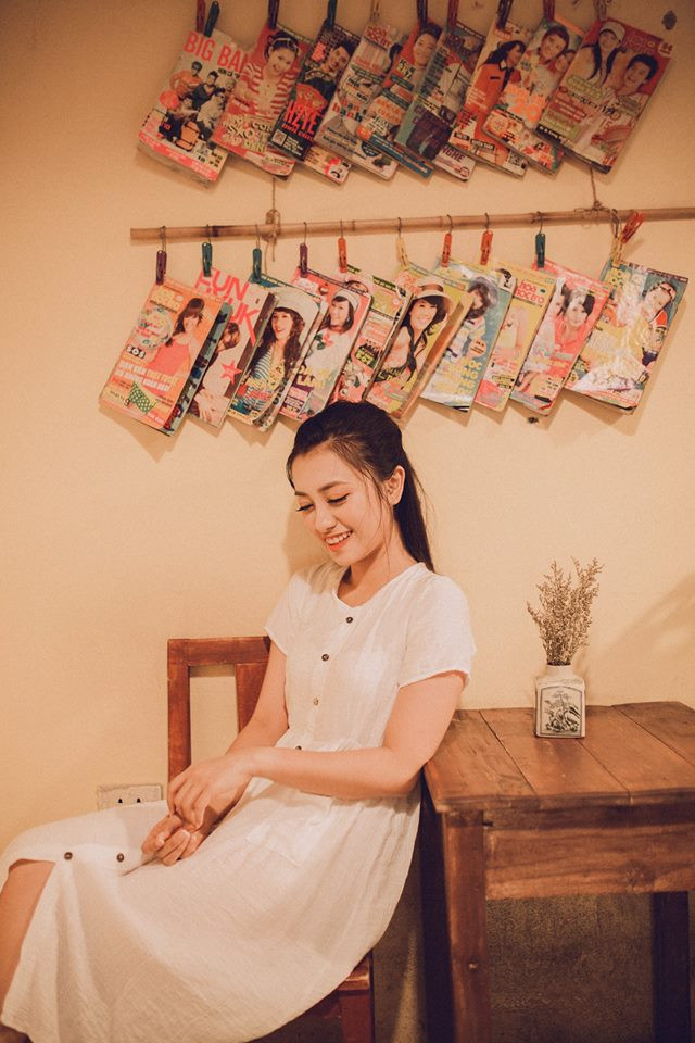 Nếu để ý trang cá nhân của Thúy Quỳnh thì ngoài công việc MC, diễn viên, cô bạn này còn rất tích cực tham gia những hoạt động xã hội ý nghĩa đến với cộng đồng như ủng hộ đồng bào khó khăn, hoàn cảnh cơ nhỡ hay sắp tới sẽ là Đại lễ cầu siêu anh linh các liệt sĩ trên sông Thạch Hãn.