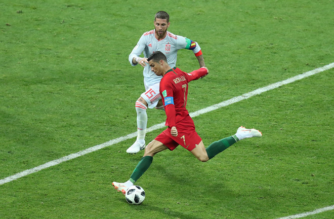 Khi hiệp hai bắt đầu, Tây Ban Nha có được bàn thắng gỡ hòa của Diego Costa và sau đó là bàn thắng nâng tỷ số lên 3-2 của Nacho thì người ta lại thấy Ronaldo mất tích.