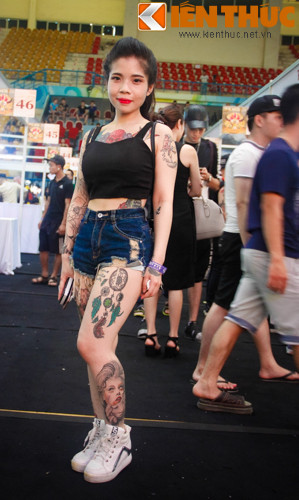 Cùng ngắm những bông hoa rực rỡ khoe sắc lẫn hình tại HanoiInk Fes 2016.