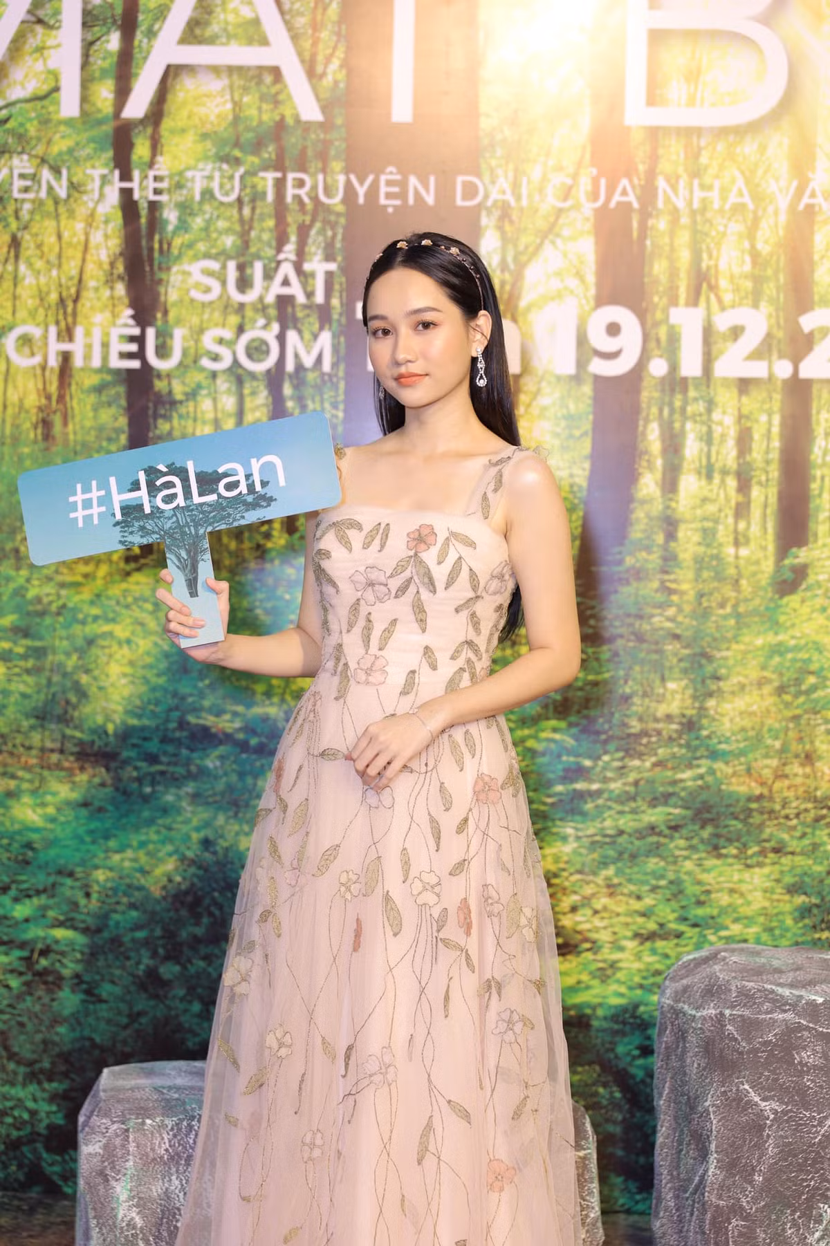 Bộ phim Mắt biếc của Đạo diễn Victor Vũ đang thu hút sự chú ý của khán giả. Khắp các phòng vé Việt Nam không ai là không biết đến bộ phim được chuyển thể từ tiểu thuyết của Nhà văn Nguyễn Nhật Ánh.