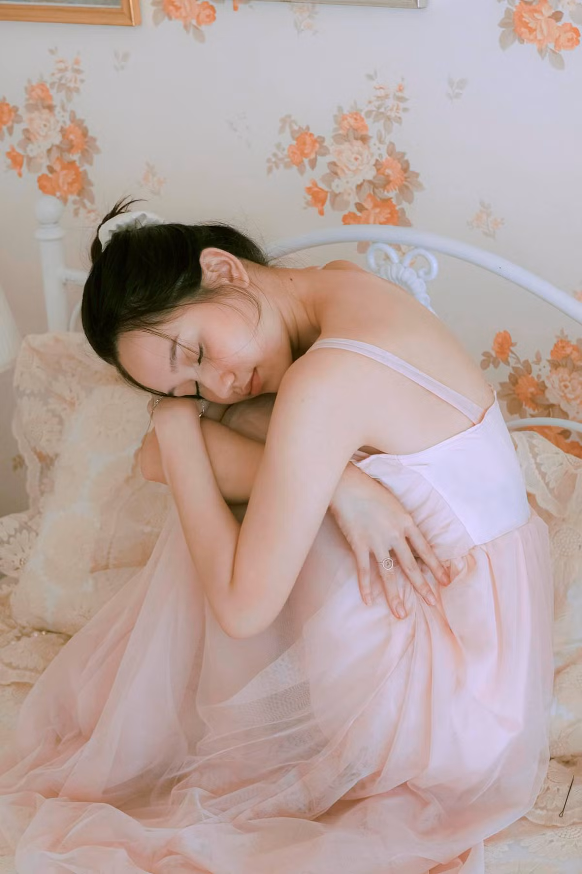 Trúc Anh hiện là sinh viên ngành Truyền thông của Đại học Greenwich (Việt Nam). Hà Lan Mắt biếc hiện có gần 30.000 người theo dõi trên trang cá nhân. Cô nàng chính thức theo nghề diễn sau 1 clip quảng cáo cách đây 4 năm.