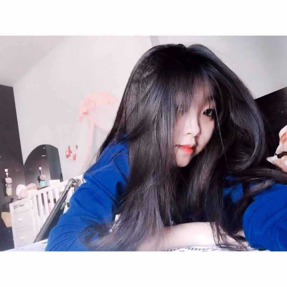 Nhưng sau một thời gian thì mình cũng quen dần với điều đó. Mình cảm thấy vui vic mọi người luôn dành tình cảm tốt đẹp, sự quan tâm. ủng hộ, động viên cho mình." Thanh Ngân chia sẻ thêm.