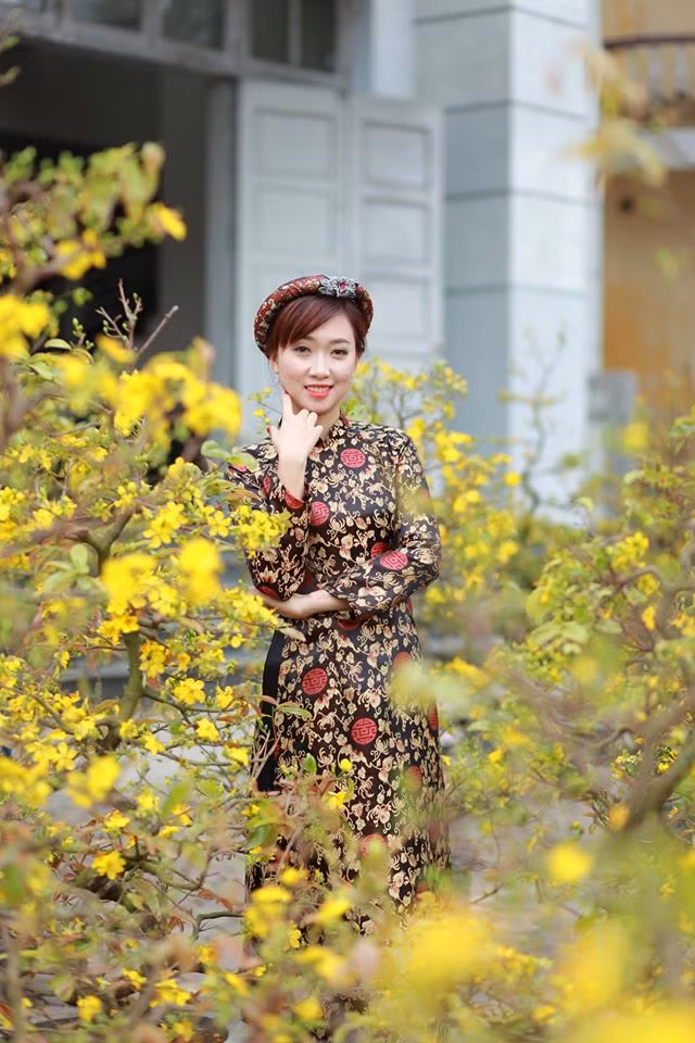 Nu giang vien 8X xinh dep khoe anh Tet truyen thong