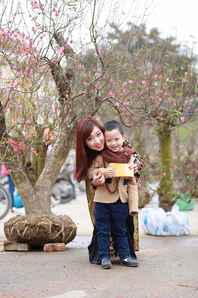 Nụ cười tỏa sáng cùng dáng vẻ thanh mảnh khiến nhiều người không tiếc khi dành những lời khen dành cho cô nàng giảng viên 8X Đào Thị Bình.