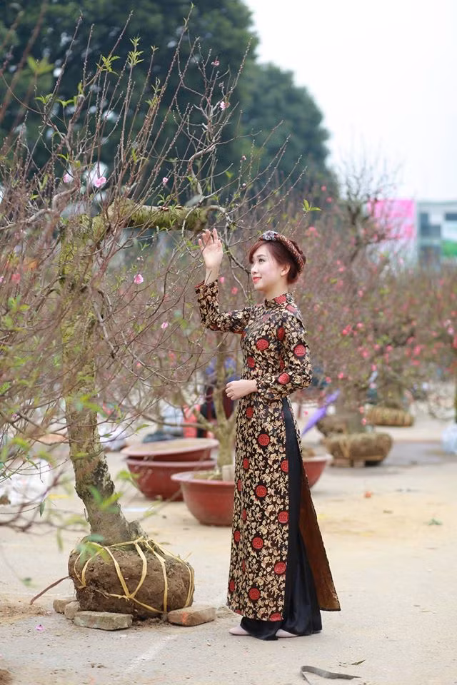 Chia sẻ về bộ ảnh đón Tết của mình, cô giảng viên xinh đẹp nói rằng: "Xã hội ngày càng phát triển và những giá trị truyền thống đang dần mai một. Chính vì vậy, mình đã lên ý tưởng thực hiện những tấm ảnh này để lưu giữ cho chính mình một chút gì còn sót lại của giá trị truyền thống...