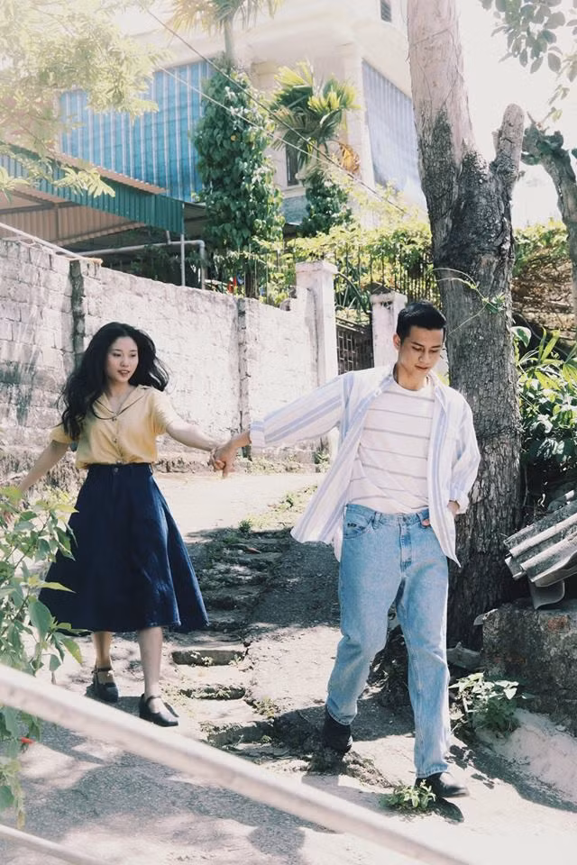 Cũng theo chia sẻ của một số nhiếp ảnh gia, những bộ ảnh màu film thường không yêu cầu quá nhiều sự đầu tư vào phục trang, background hay concept cầu kì nhưng vẫn khiến người ta ngẩn ngơ vì cái thần cũng như cảm xúc được truyền tải qua nó.