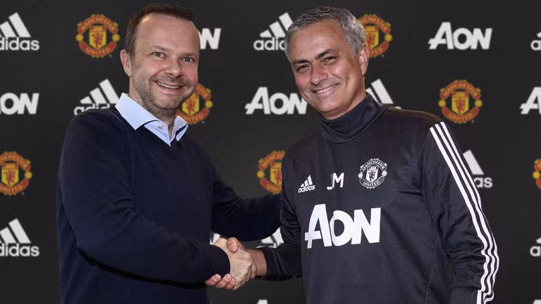 Trang chủ M.U vui mừng thông báo đã gia hạn hợp đồng thành công với HLV Mourinho. Theo đó, hợp đồng này sẽ giữ Mourinho ở lại Old Trafford đến năm 2020, cùng điều khoản gia hạn thêm một năm tiếp theo.